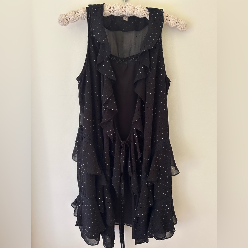 Guess Gold Polka Dot and Ruffle Wrap Chiffon Mini Dress
Size: XS
EUC (No Flaws)